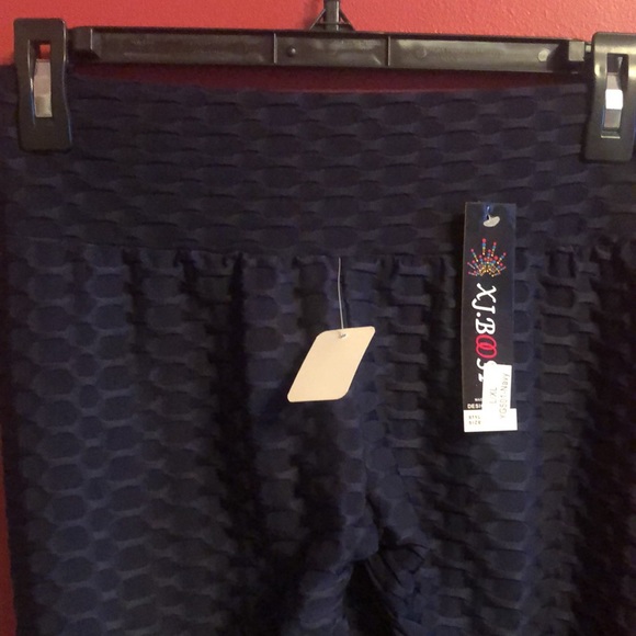 NWT Scrunch butt Shorts - Picture 3 of 4